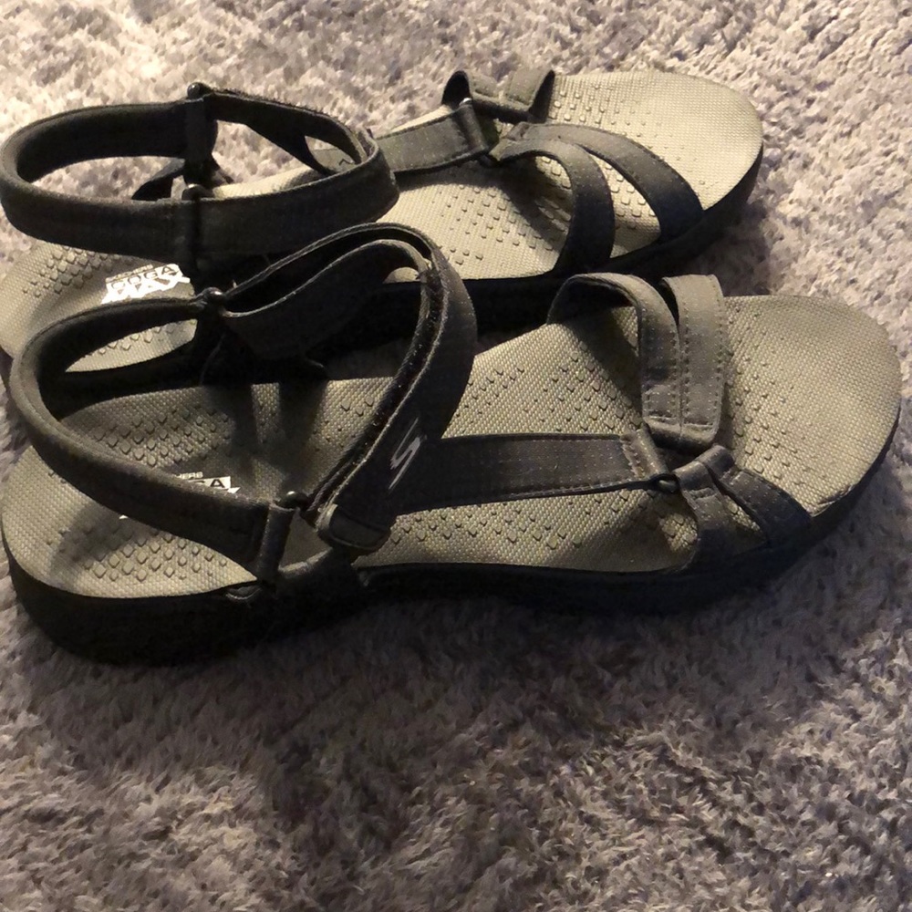Black womens size 10 goga max sketchers